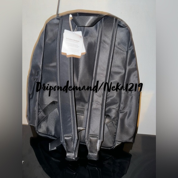 Lululemon Everywhere Backpack 22L Tech Canvas- Black/Black - Picture 4 of 9